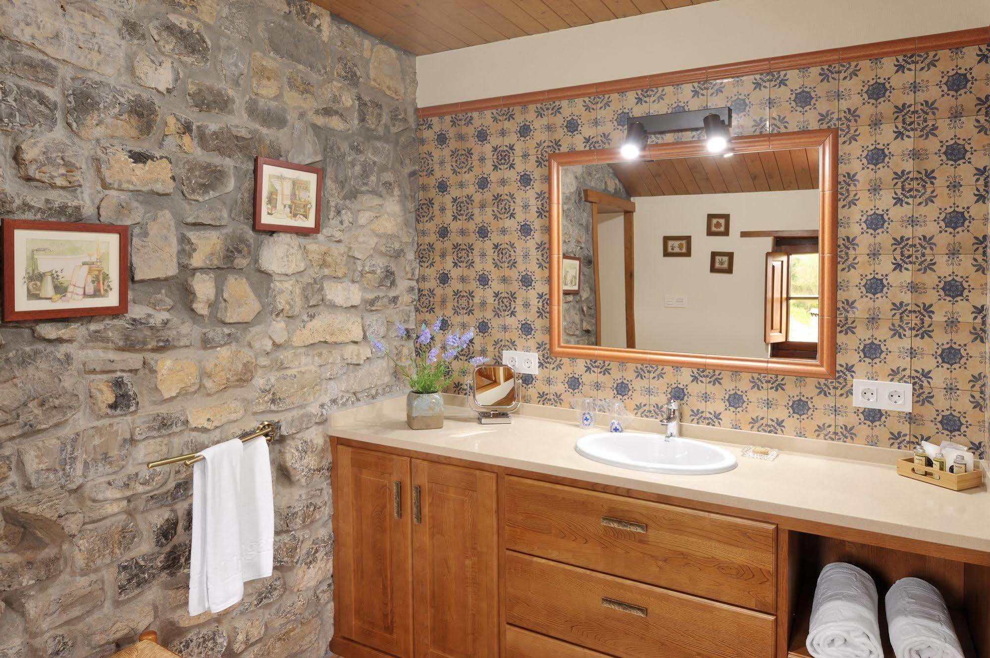 Casa Rural Llugaron I Miravalles Exteriér fotografie