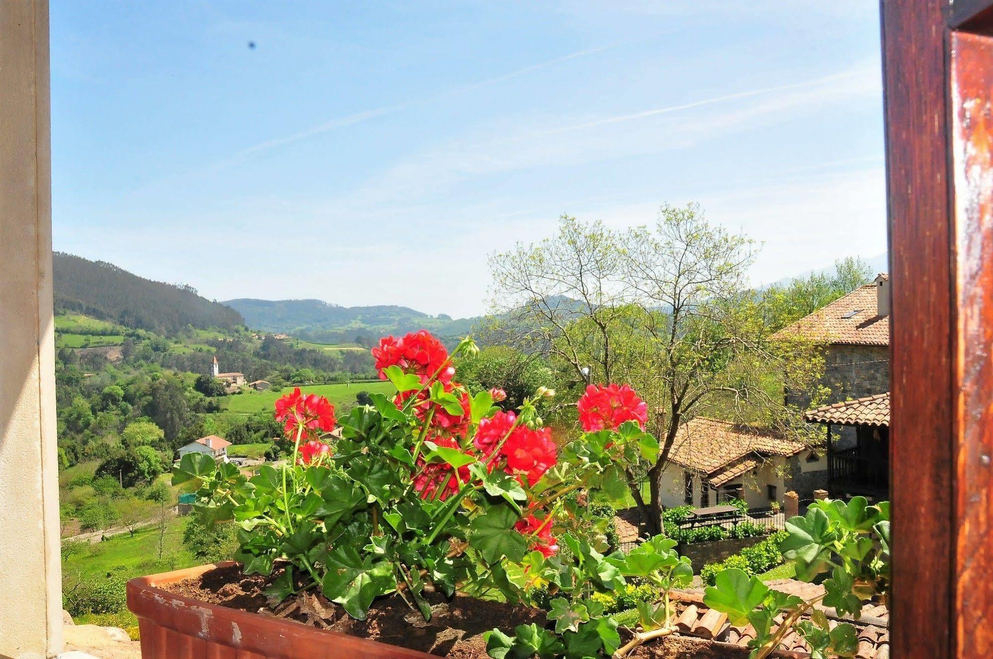 Penzion Casa Rural Llugaron I Miravalles Exteriér fotografie